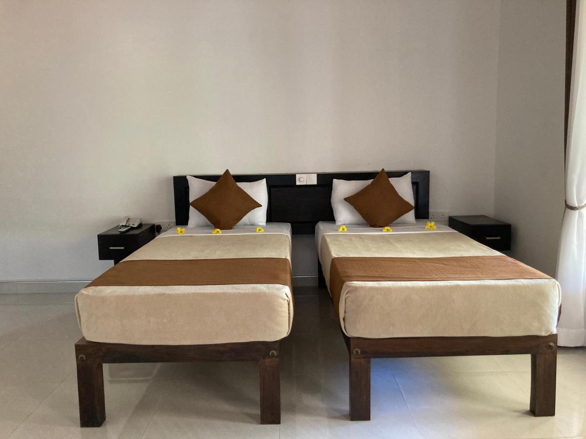 The View Hotel Сигирия Екстериор снимка